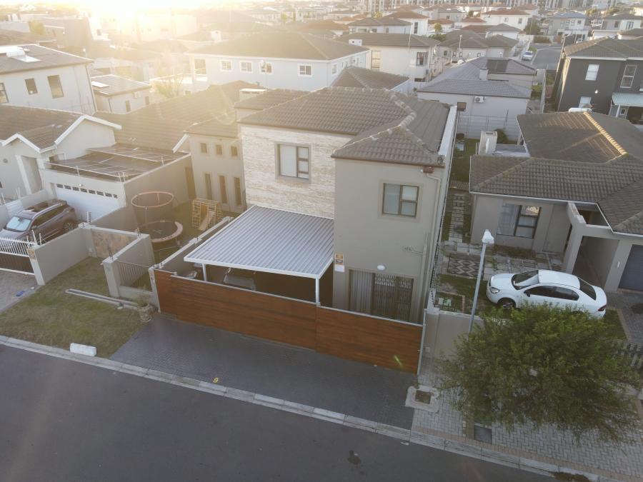 5 Bedroom Property for Sale in Parklands North Western Cape